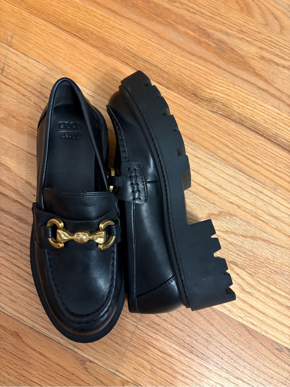 ASOS DESIGN Milan chunky chain detail loafers in black - Picture 4 of 5
